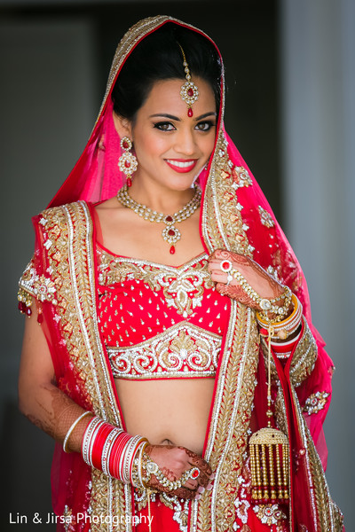 Photo of South Indian bride posing on her wedding day