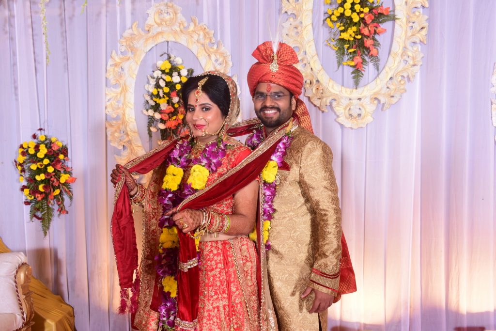 indian wedding couple poses photos 1
