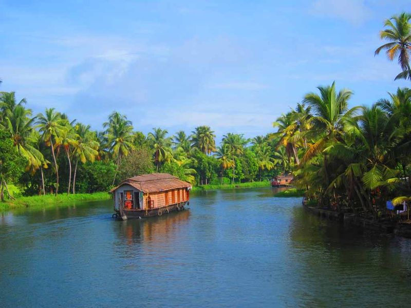 Best places to visit in Kerala with Karela Travel Tips