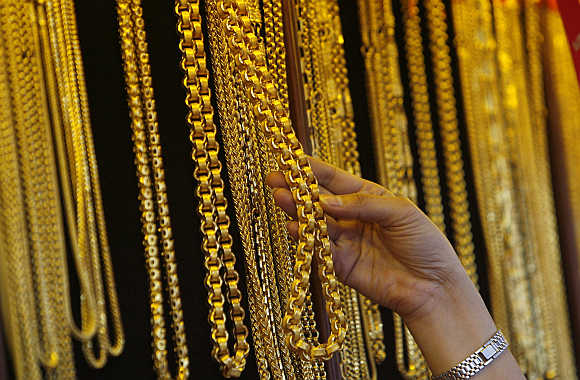 Guide to Buy Gold Chain Online and Offline