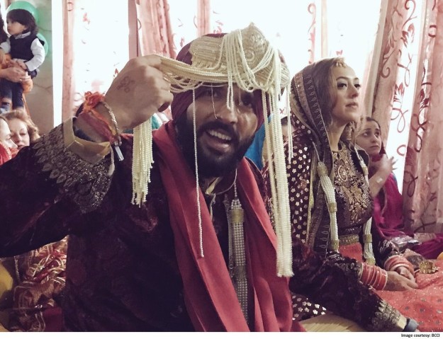 Cute Photos of Yuvraj Singh And Hazel Keech Mehandi and Gurudwara Wedding