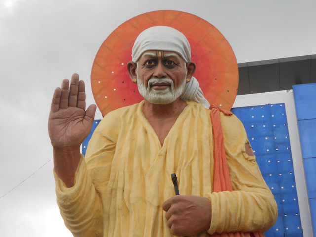 Shree Dwarawati BhaktiNiwas Shirdi Review and Tips to get good darshan